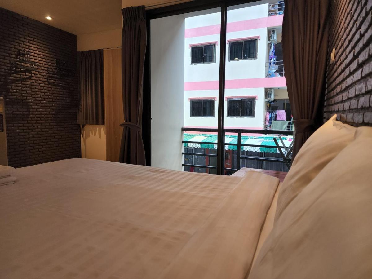 Dfeel House Hostel Patong Exterior photo