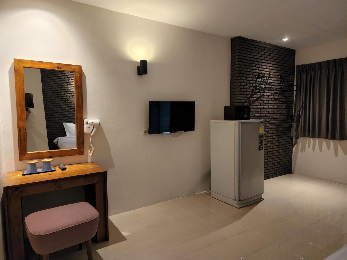Dfeel House Hostel Patong Exterior photo