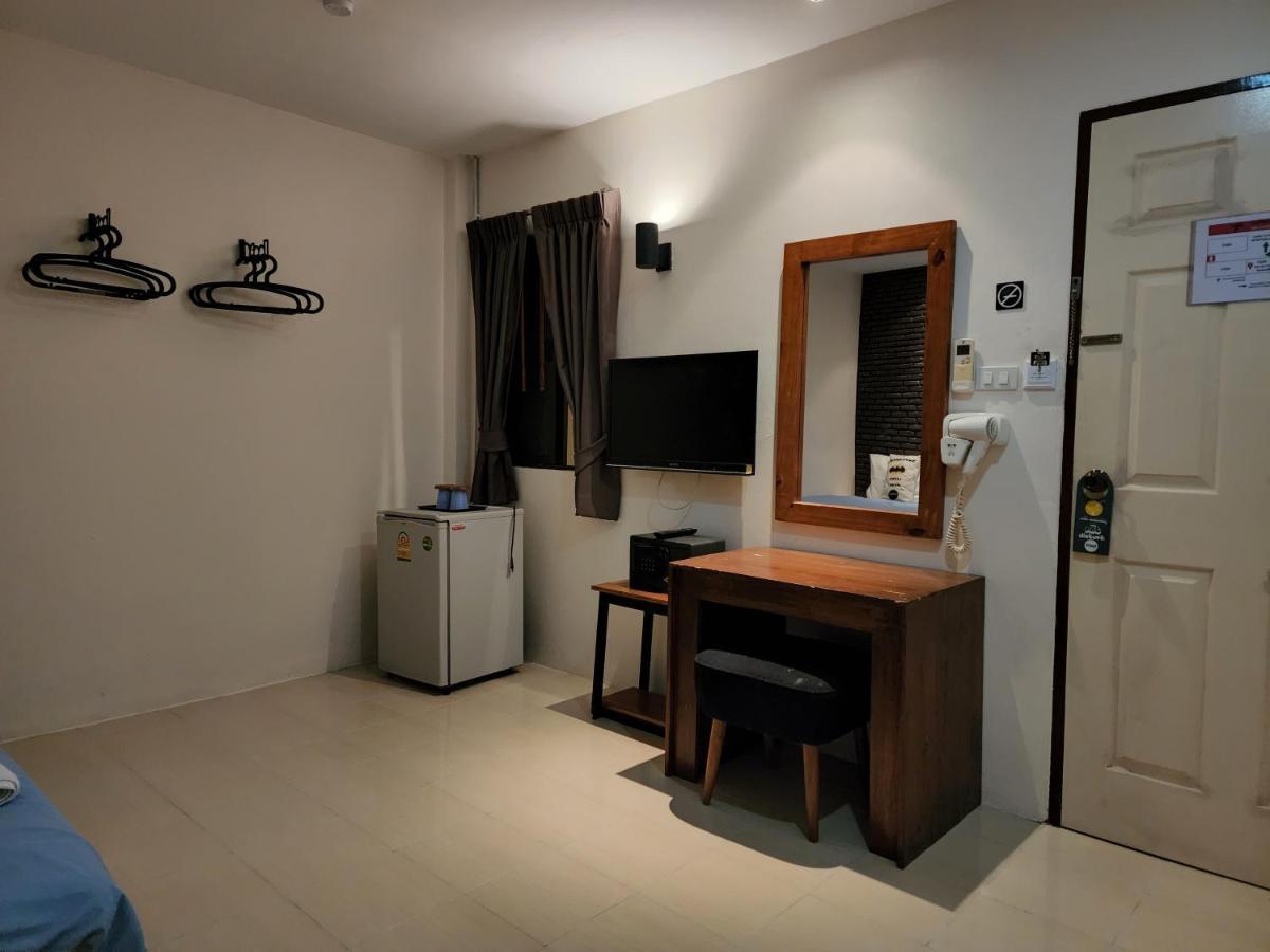 Dfeel House Hostel Patong Exterior photo