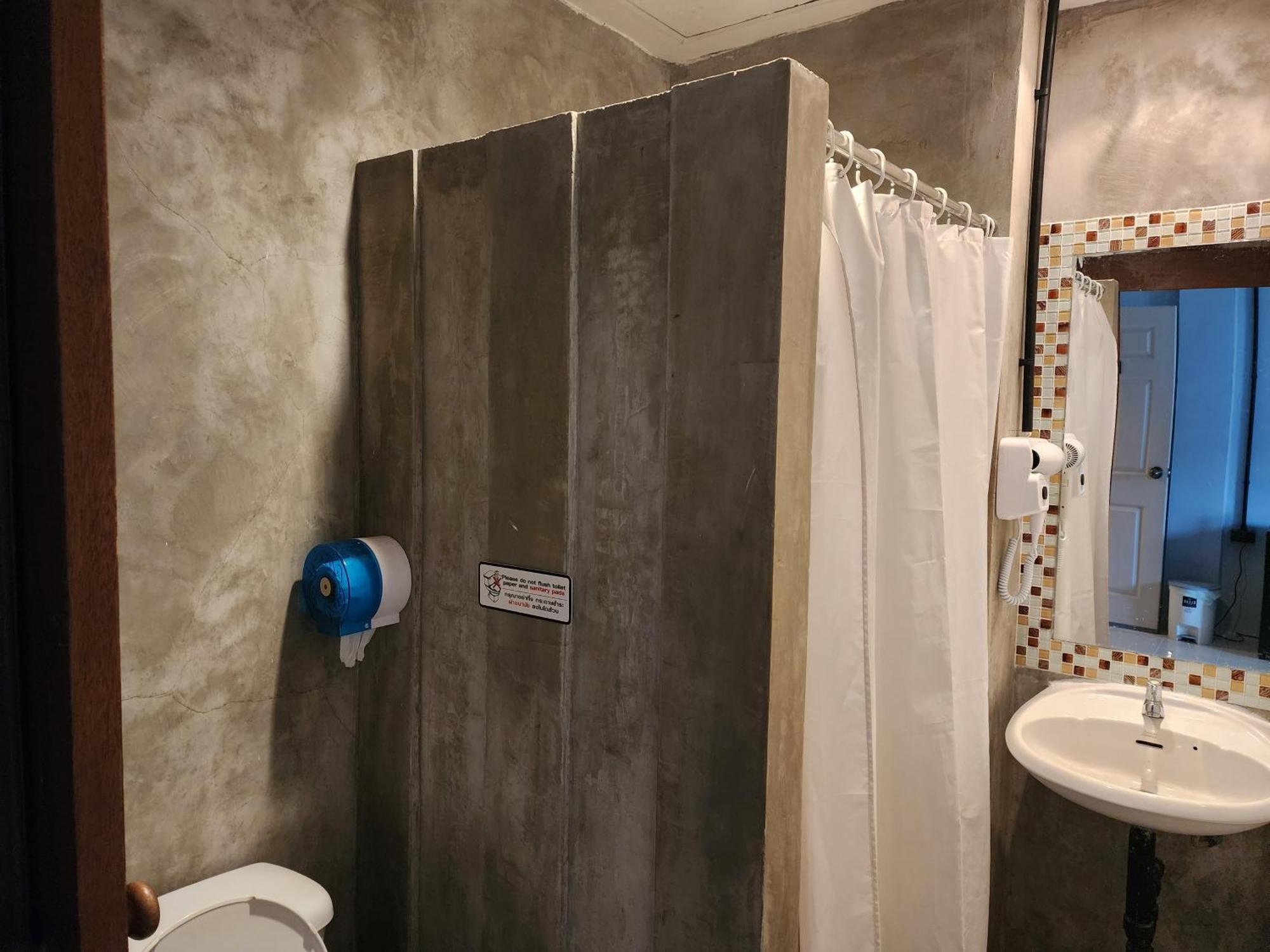 Dfeel House Hostel Patong Room photo