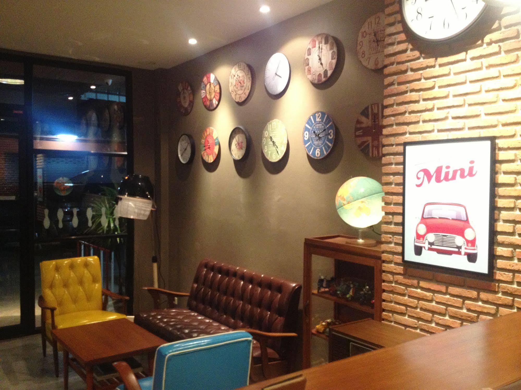 Dfeel House Hostel Patong Exterior photo